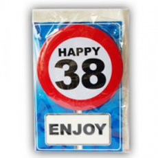 Carte de vœux avec badge à épingler 'Happy 38'
